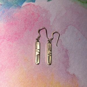 Dangle clear ‘crystal/iridescent’ earrings 🌺